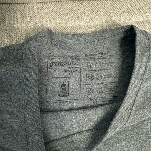 Men’s Patagonia Line Logo Ridge Pocket Responsibili-Tee, Size Large - Picture 4 of 4